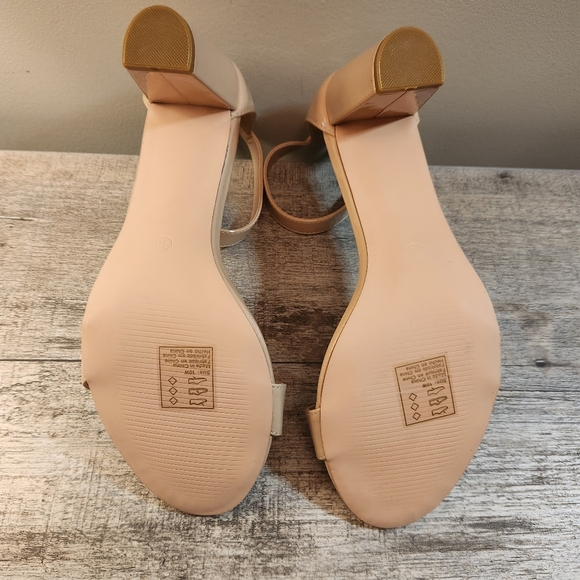 DB Studio Women's Patent Nude Pumps Size 10W - Picture 5 of 7